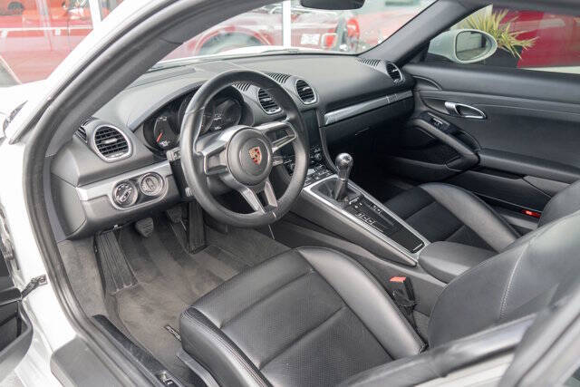 2017 Porsche 718 Cayman 16