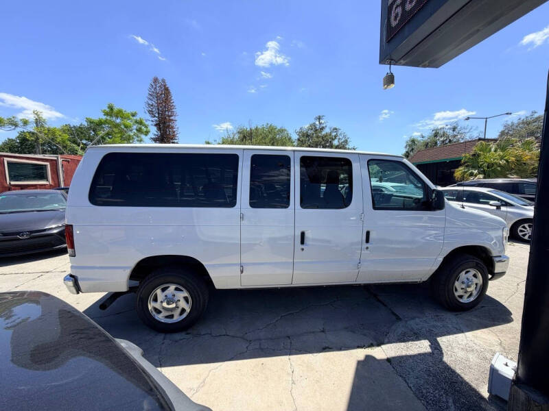 2011 Ford E-Series E-350 SD XLT