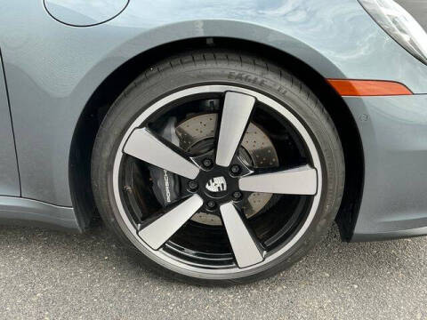 2025 Porsche 911 Carrera