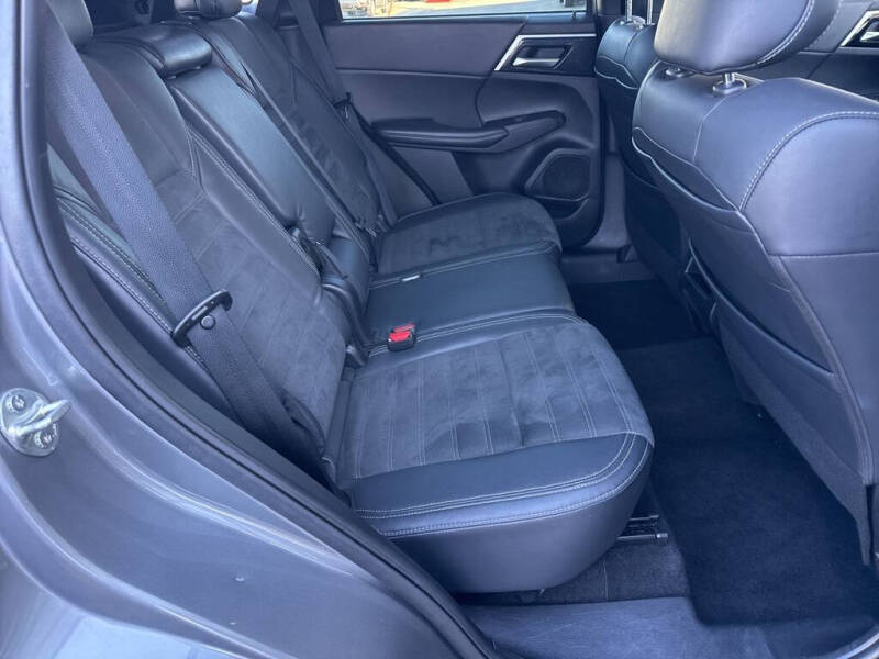 2023 Mitsubishi Outlander SE