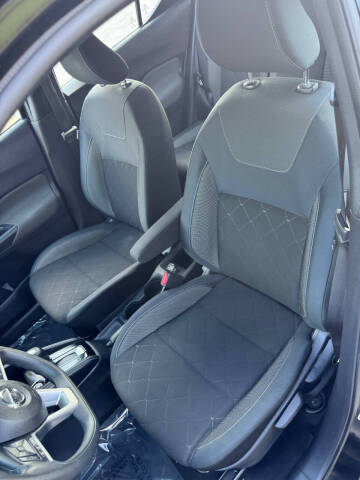 2019 Nissan Kicks S