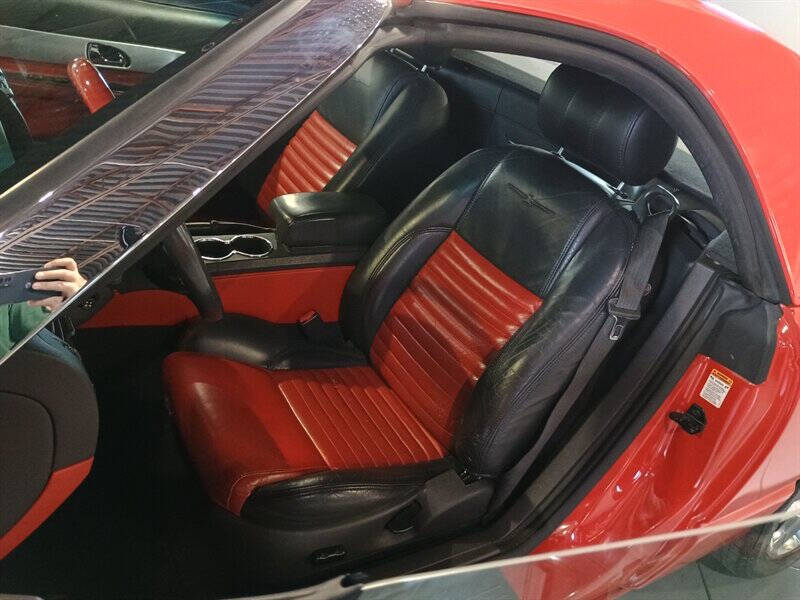 2002 Ford Thunderbird 28