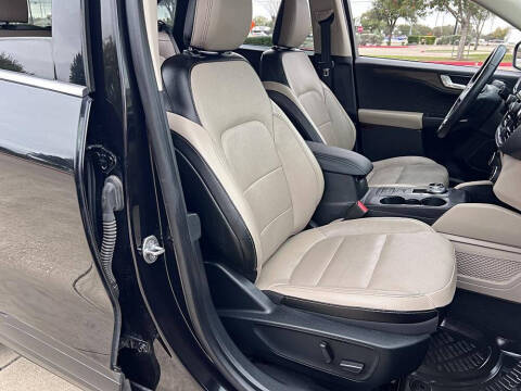 2020 Ford Escape Hybrid Titanium