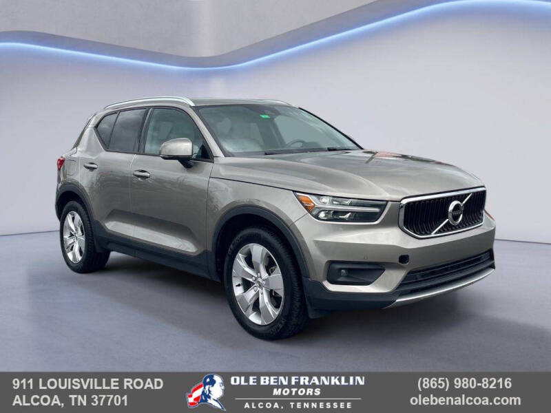 2022 Volvo XC40 Momentum's photo