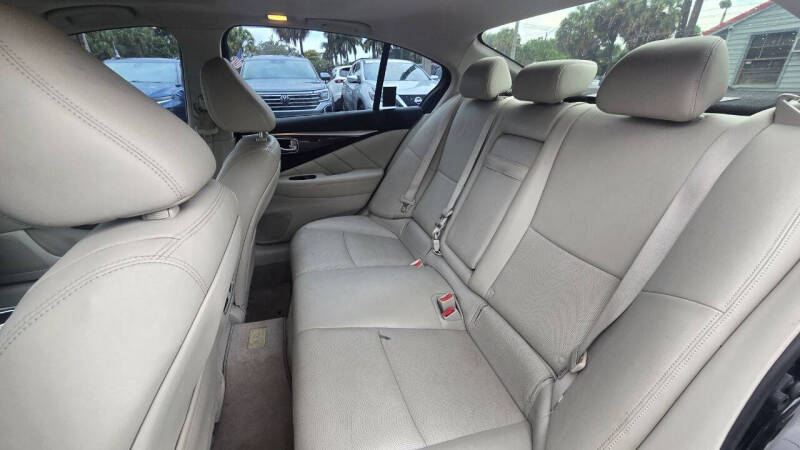 2015 Infiniti Q50 Premium