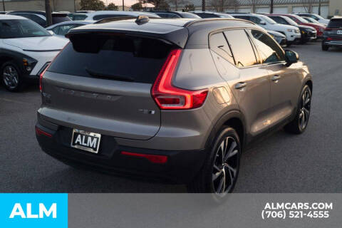 2022 Volvo XC40 T5 R-Design