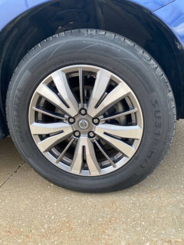 2020 Nissan Pathfinder SV