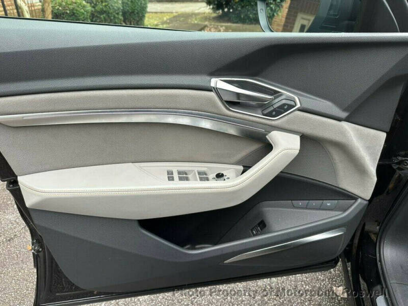 2024 Audi Q8 Sportback e-tron quattro Prestige S line