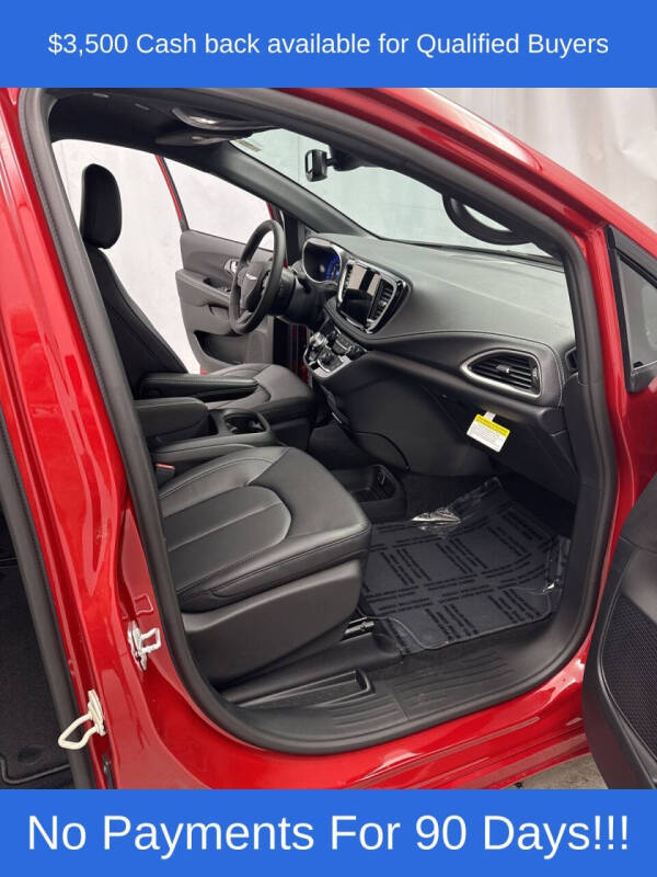 2026 Chrysler Pacifica Select