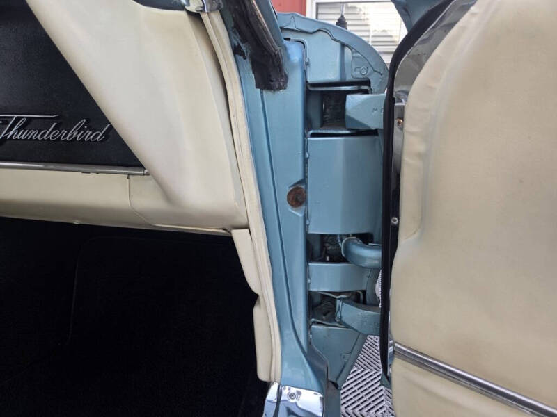 1964 Ford Thunderbird