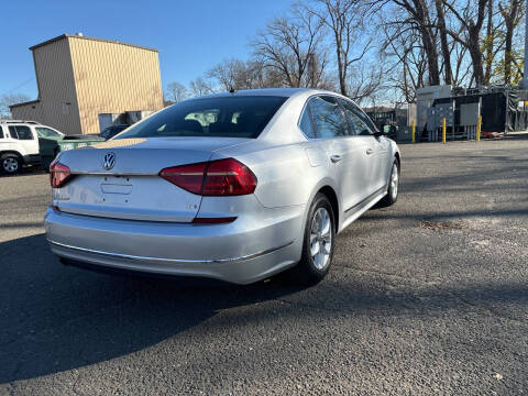 2016 Volkswagen Passat 1.8T R-Line