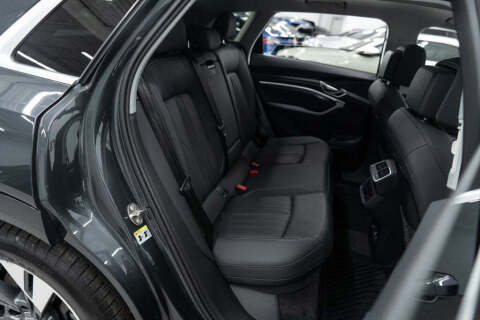 2021 Audi e-tron quattro Premium Plus