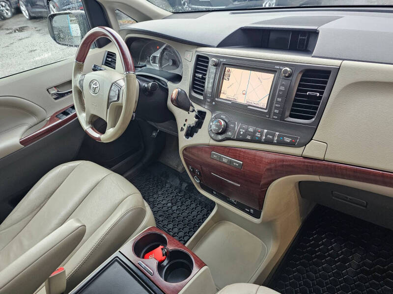 2014 Toyota Sienna Limited 7-Passenger