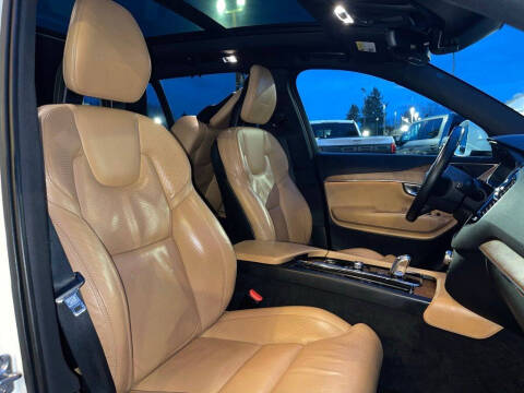 2018 Volvo XC90 T8 eAWD Inscription