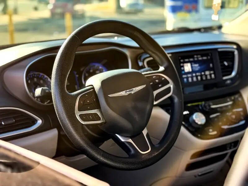 2020 Chrysler Voyager LXi