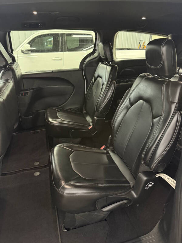 2025 Chrysler Pacifica Select - Photo 8