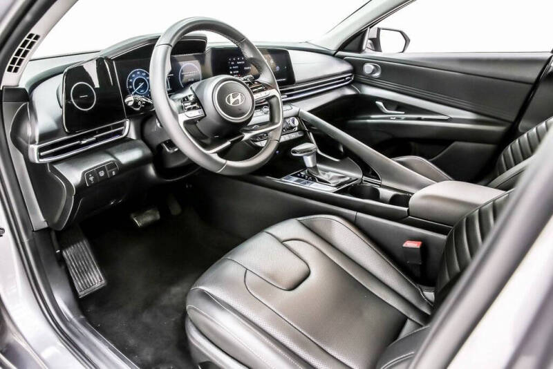 2025 Hyundai Elantra Hybrid Limited