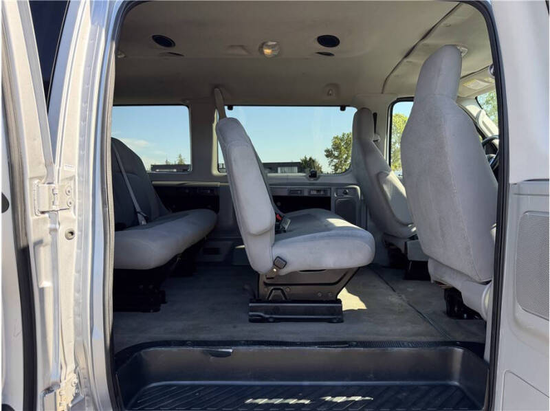 2013 Ford E-Series E-350 SD XLT