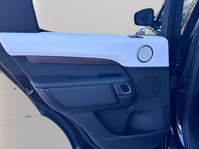 2025 Land Rover Discovery P300 Dynamic SE