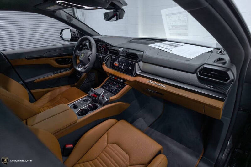 2025 Lamborghini Urus SE