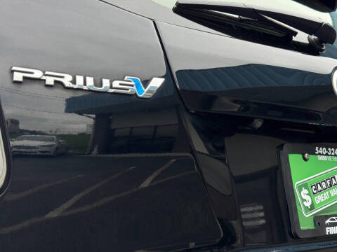 2017 Toyota Prius v Four