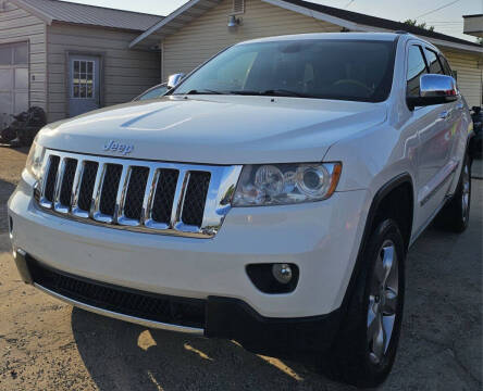 2011 Jeep Grand Cherokee for sale at Adan Auto Credit in Effingham IL