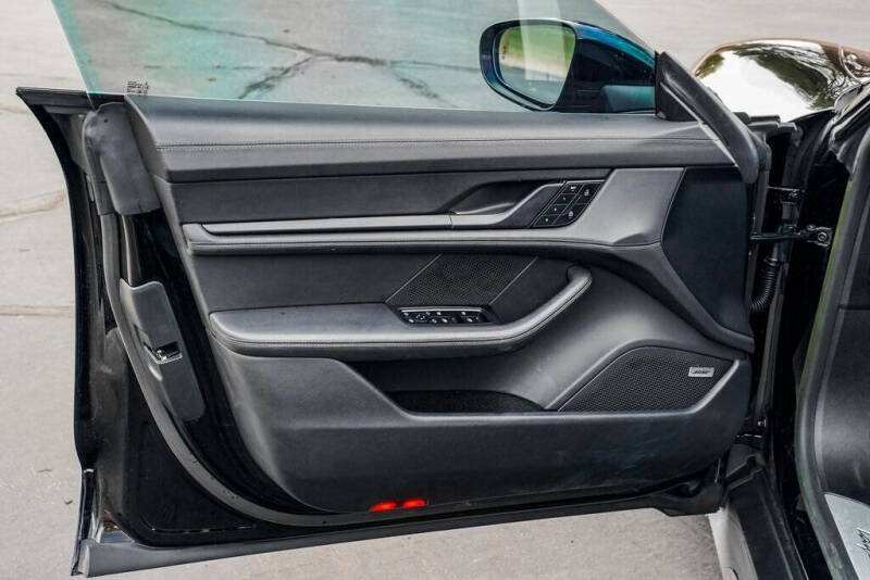 2023 Porsche Taycan Turbo