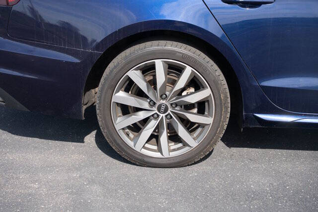 2022 Audi A4 quattro Premium Plus 40 TFSI