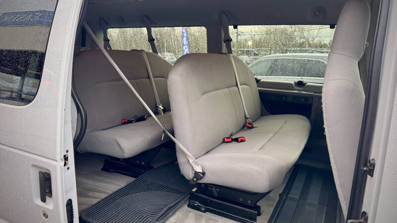 2013 Ford E-Series E-350 SD XLT