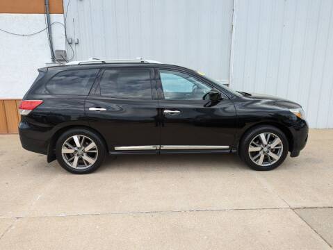 2014 Nissan Pathfinder for sale at Parkway Motors in Osage Beach MO