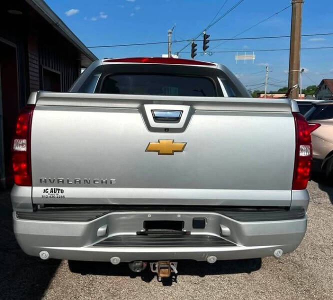 2013 Chevrolet Avalanche LS Black Diamond