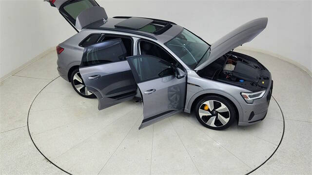 2022 Audi e-tron quattro Premium Plus