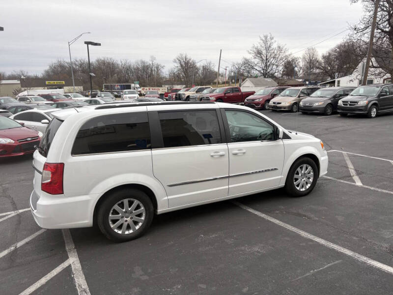 2016 Chrysler Town and Country Touring
