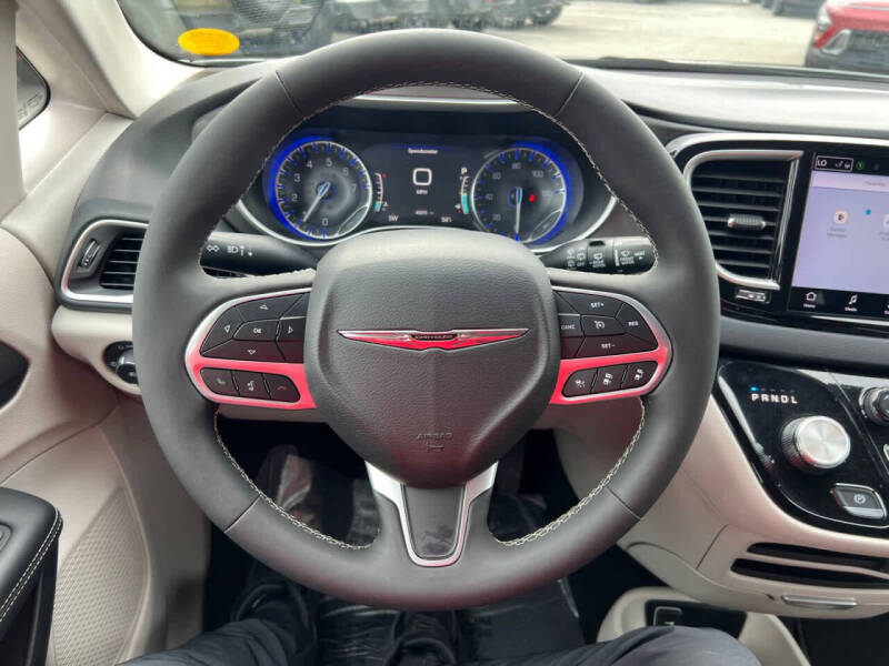 2024 Chrysler Pacifica Touring L