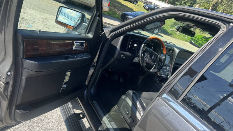 2017 Lincoln Navigator Select