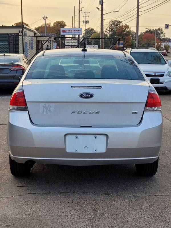 2010 Ford Focus SE photo 4