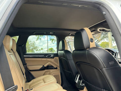 2017 Porsche Cayenne Platinum Edition