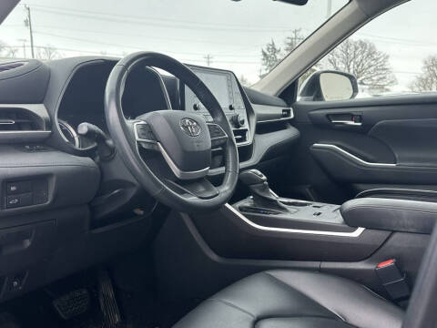 2022 Toyota Highlander Hybrid XLE