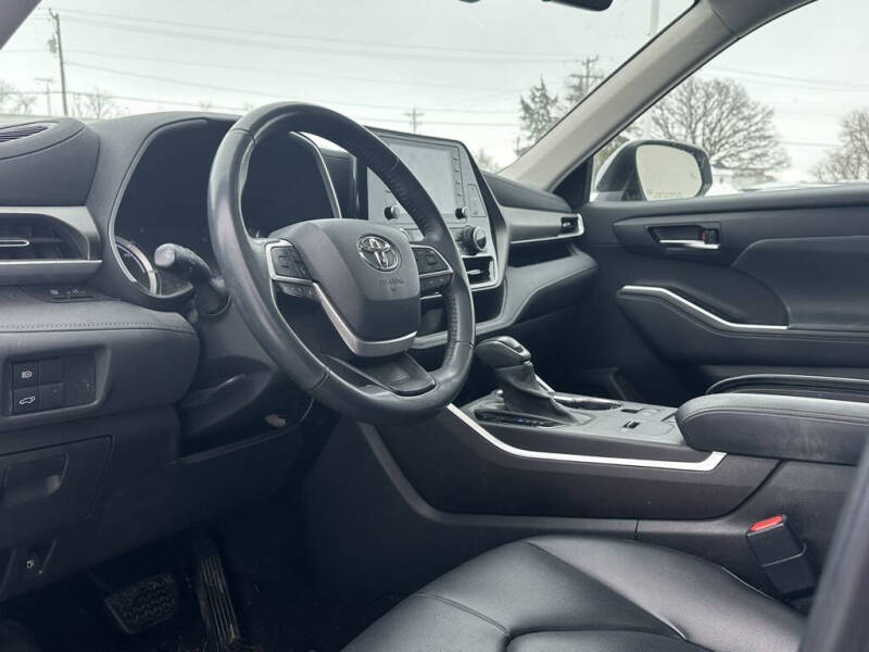 2022 Toyota Highlander Hybrid XLE