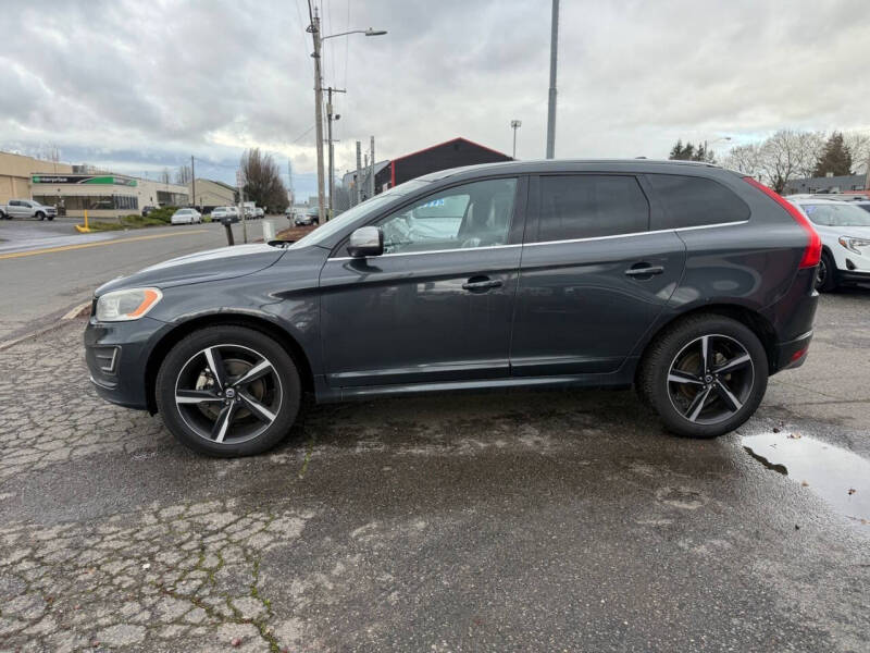 2016 Volvo XC60 T6 Drive-E R-Design Platinum