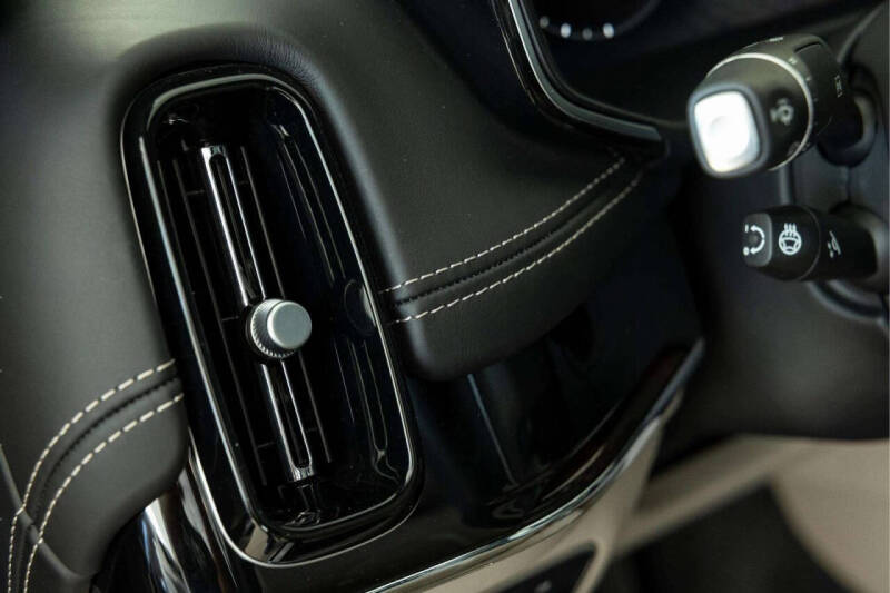 2025 Aston Martin DBX 707