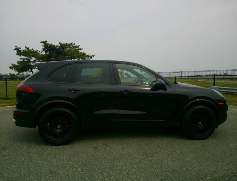 2017 Porsche Cayenne Platinum Edition
