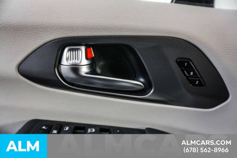 2024 Chrysler Pacifica Plug-In Hybrid Select