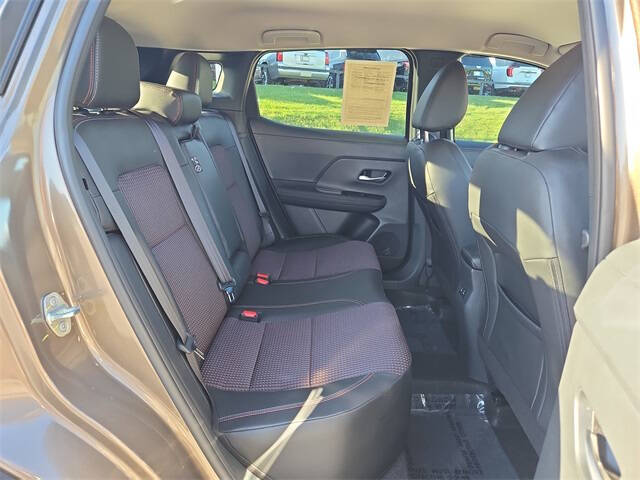 2025 Nissan Kicks SR