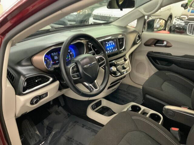 2020 Chrysler Voyager LX