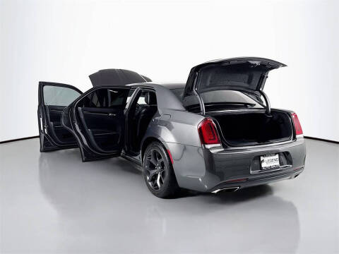 2023 Chrysler 300 Touring L