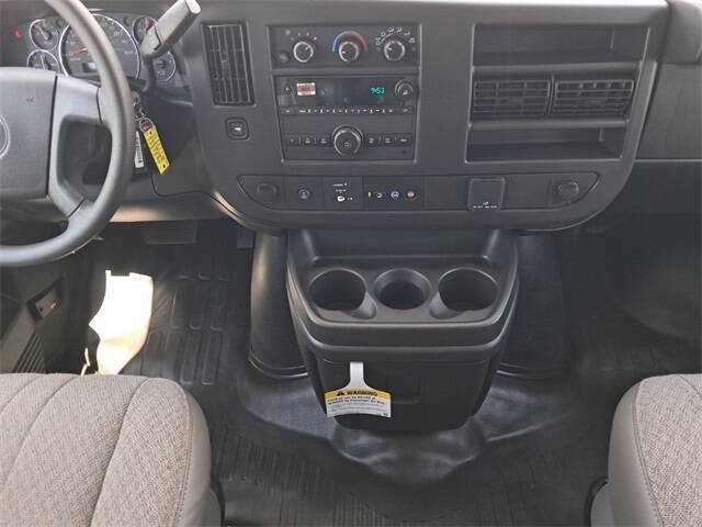 2025 Chevrolet Express 2500