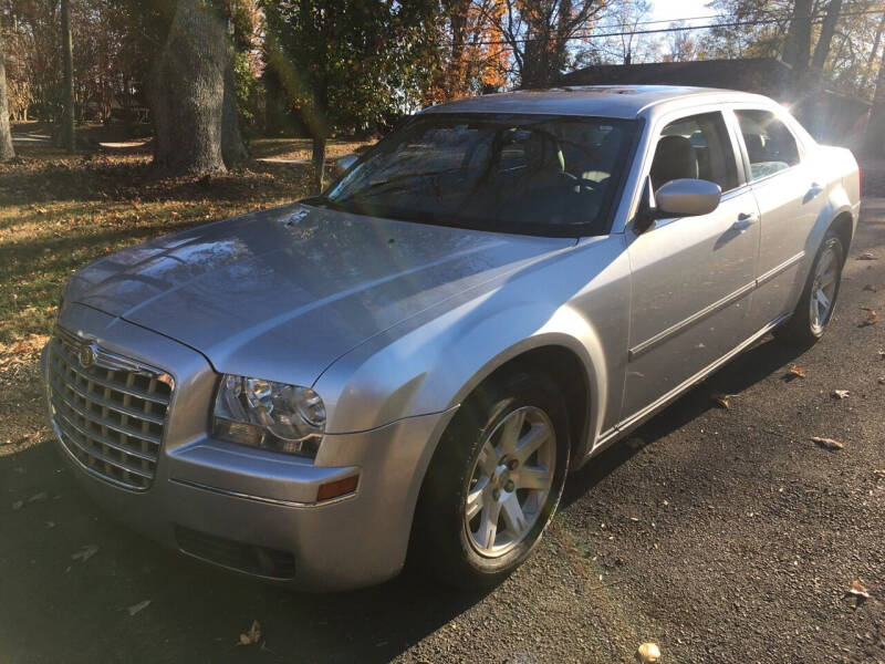 2007 Chrysler 300 for sale at HESSCars.com in Charlotte NC