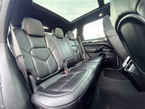 2017 Porsche Cayenne Platinum Edition