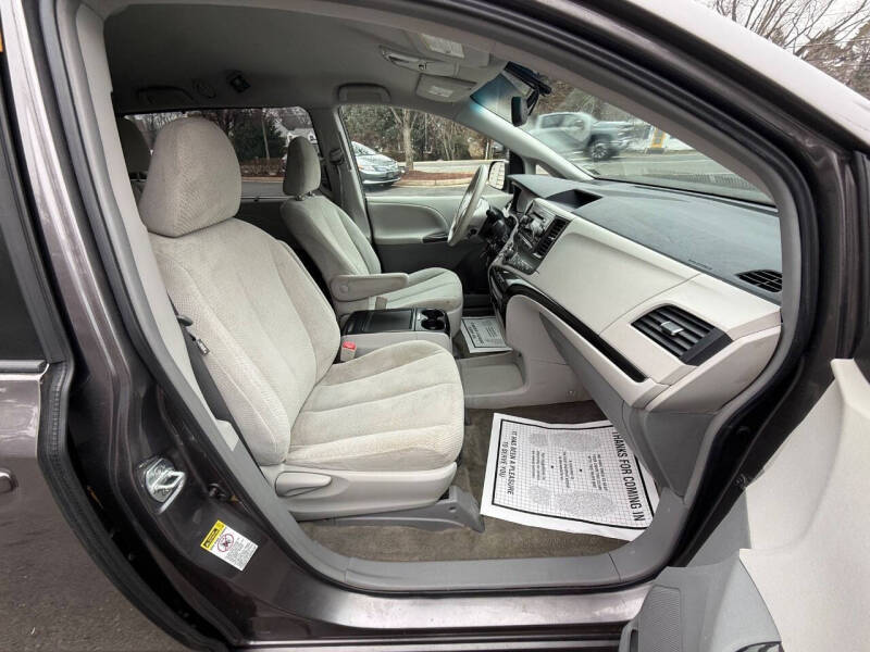 2014 Toyota Sienna LE 8-Passenger